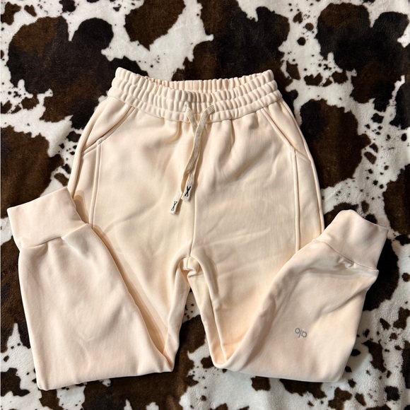 ALO Yoga Pants - Alo Yoga Accolade Joggers Cream Neutral Fleece Sweatpants NWOT